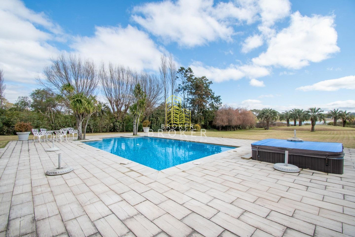 Casa ID.253/Venta_Casa_Pinares_Mansa_sobre_Laguna_del_Diario_Punta_del_Este - Venta Casa Chacra 7 Dormitorios Pinares Mansa sobre Laguna del Diario Punta del Este
