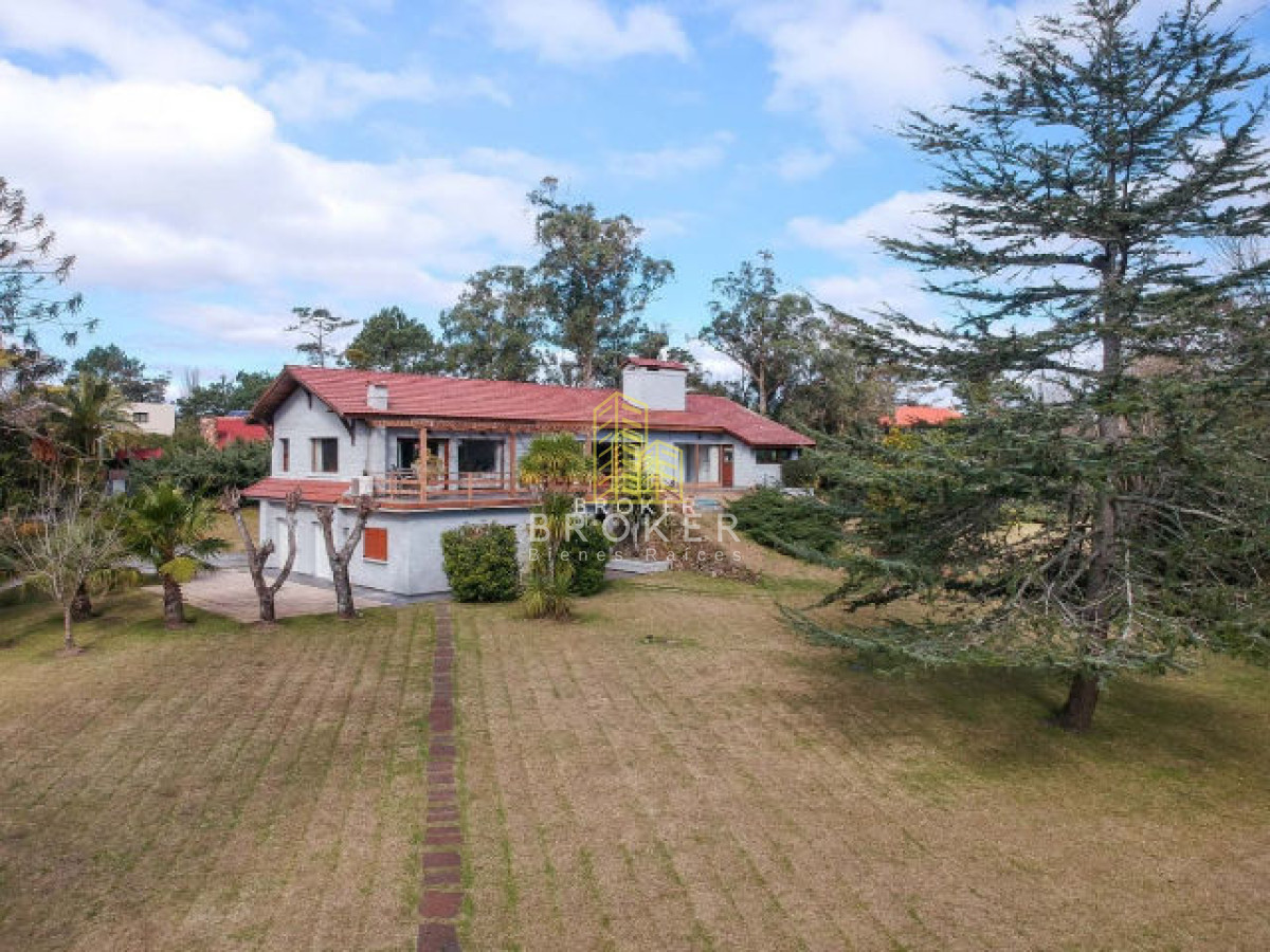 Casa ID.253/Venta_Casa_Pinares_Mansa_sobre_Laguna_del_Diario_Punta_del_Este - Venta Casa Chacra 7 Dormitorios Pinares Mansa sobre Laguna del Diario Punta del Este
