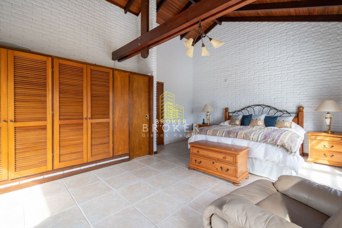 Casa ID.253/Venta_Casa_Pinares_Mansa_sobre_Laguna_del_Diario_Punta_del_Este - Venta Casa Chacra 7 Dormitorios Pinares Mansa sobre Laguna del Diario Punta del Este