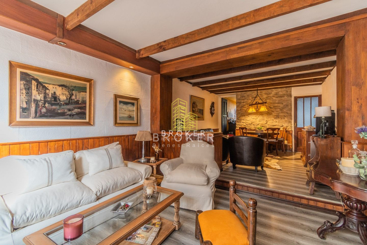 Casa ID.255/Venta_Casa_Buceo_Montevideo_3_dormitorios_estufa_a_leña,_jardín,_reciclada! - Venta Casa Buceo Montevideo 3 dormitorios estufa a leña, jardín, reciclada!