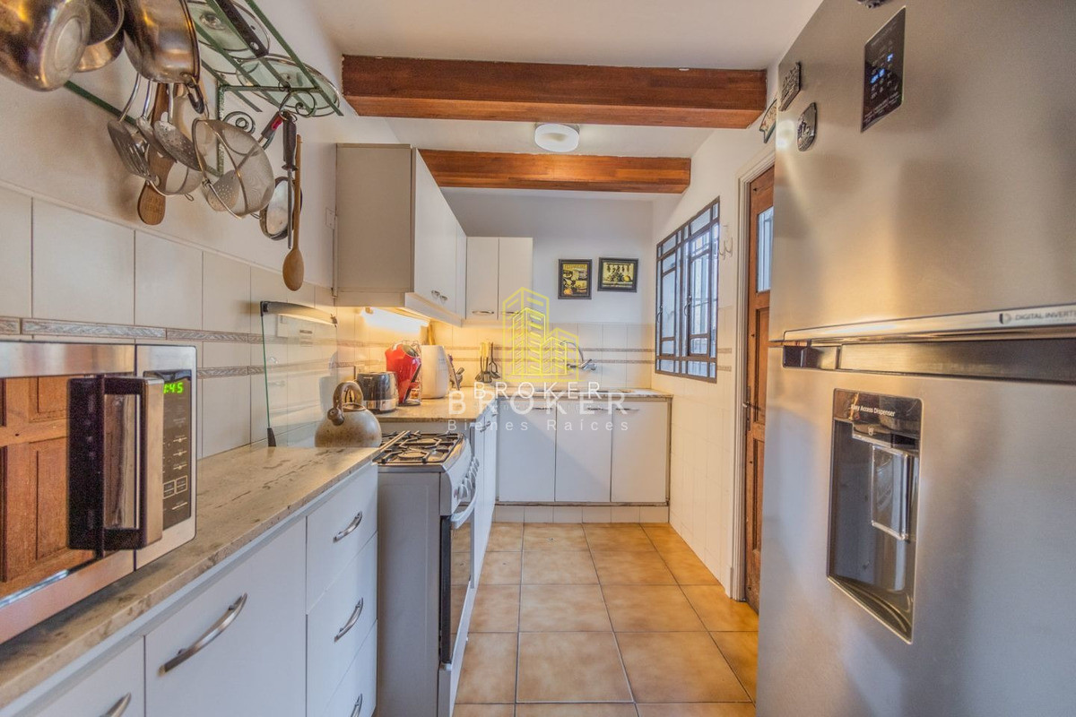 Casa ID.255/Venta_Casa_Buceo_Montevideo_3_dormitorios_estufa_a_leña,_jardín,_reciclada! - Venta Casa Buceo Montevideo 3 dormitorios estufa a leña, jardín, reciclada!