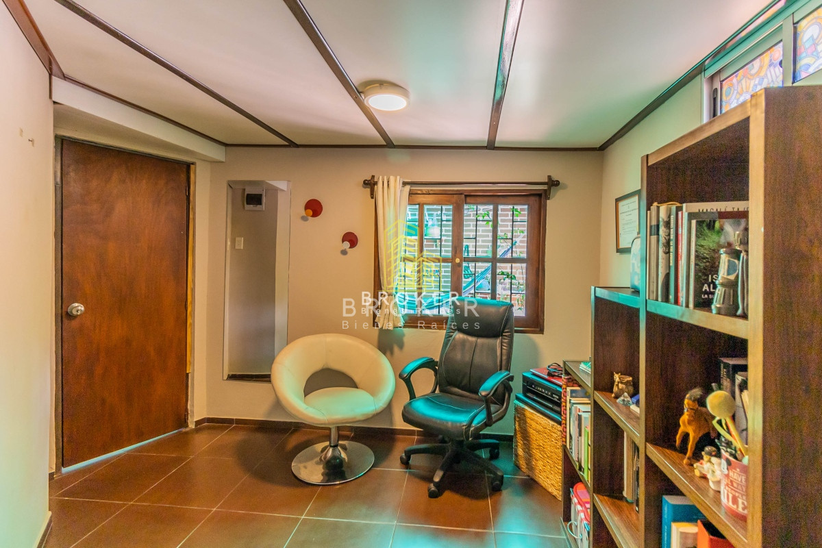 Casa ID.1280/OPORTUNIDAD:_Se_vende_Amplia_Casa_En_Cordón_Solo_contado!_No_acepta_Banco! - OPORTUNIDAD: Se vende Amplia Casa En Cordón Solo contado! No acepta Banco!