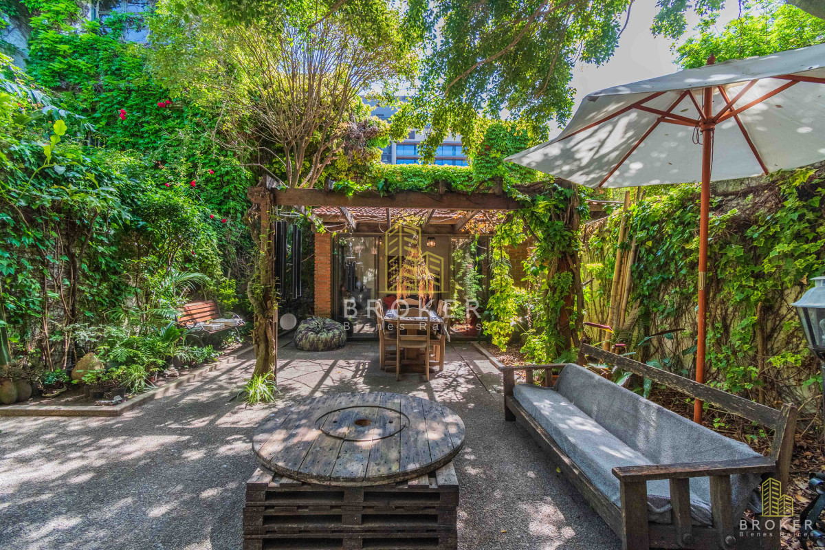 Casa ID.1913/Venta_Casa_de_4_Dormitorios_en_Pocitos._Montevideo_Uruguay. - Venta Casa de 4 Dormitorios en Pocitos. Montevideo Uruguay.