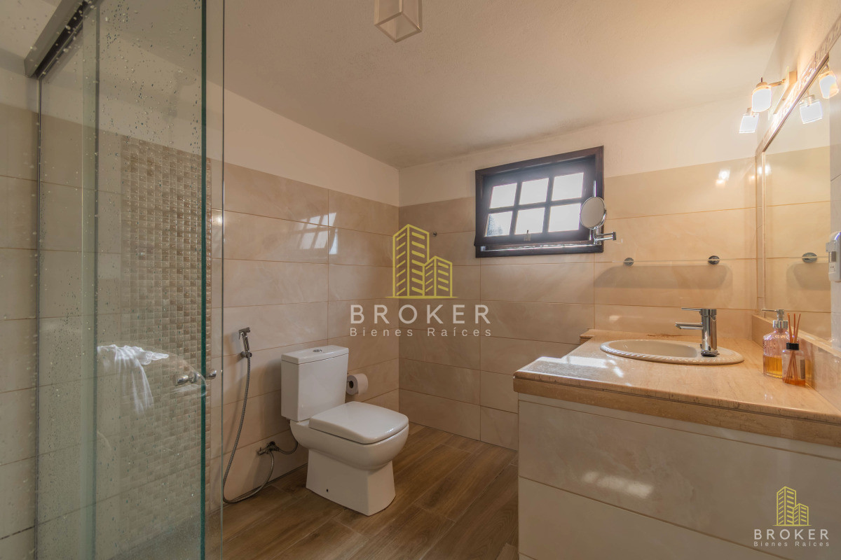 Casa ID.668/Venta_Casa_Barra_de_Carrasco_a_metros_de_la_Rambla! - Venta Casa Barra de Carrasco 3 dormitorios a metros de la Rambla!