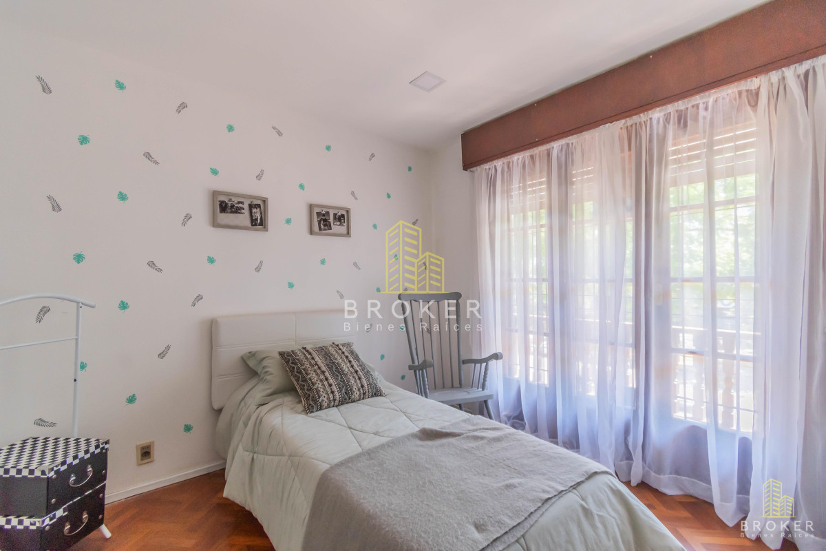 Casa ID.2155/venta_casa_3_dormitorios_mas_servicio_y_piscina_en_punta_gorda,_Montevideo._Uruguay - venta casa 3 dormitorios mas servicio y piscina en punta gorda, Montevideo. Uruguay