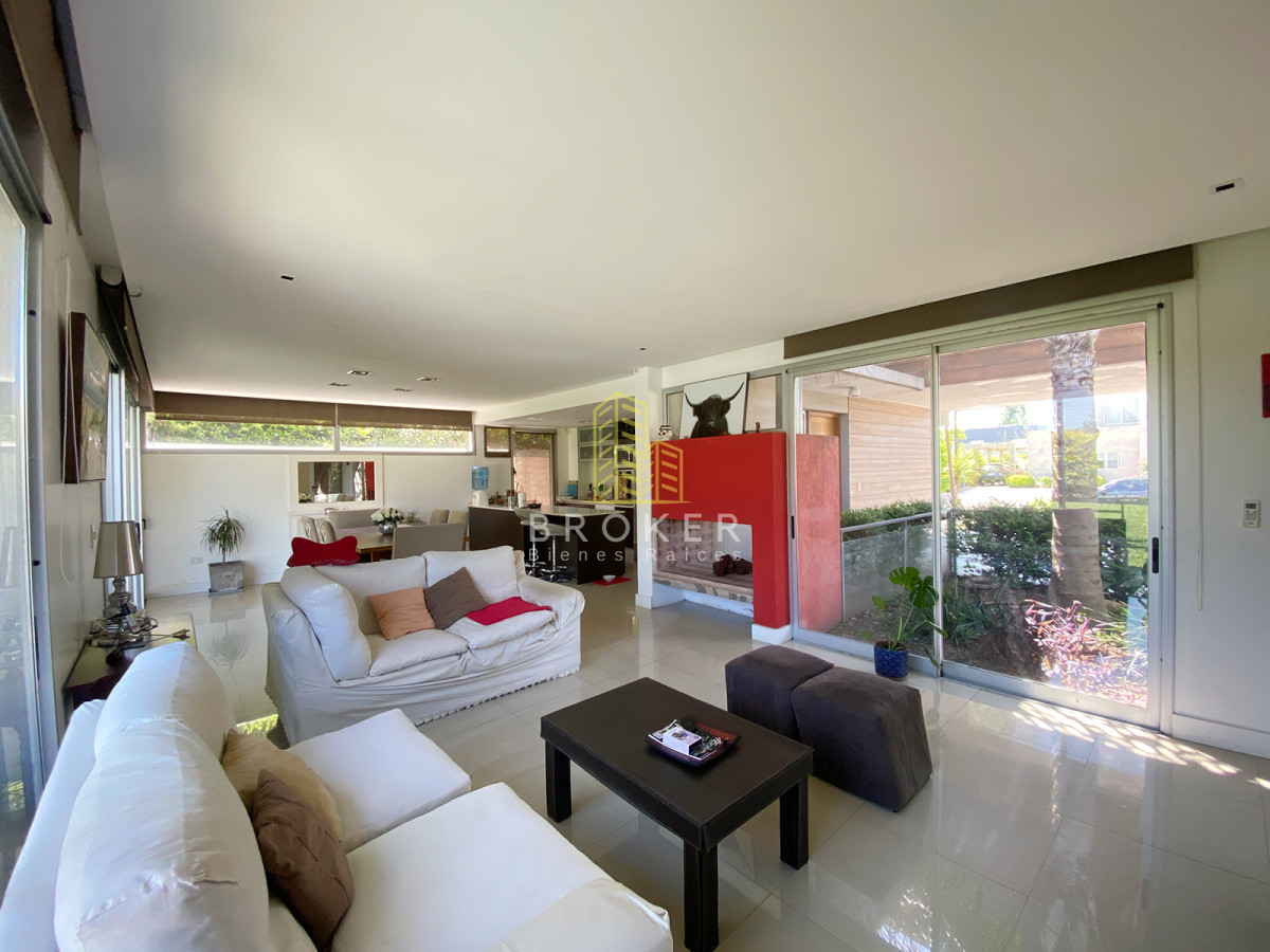 Casa ID.2021/Casa_en_Venta_en_Haras_Santa_María_-_Barrio_Los_Robles - Casa en Venta en Haras Santa María - Barrio Los Robles