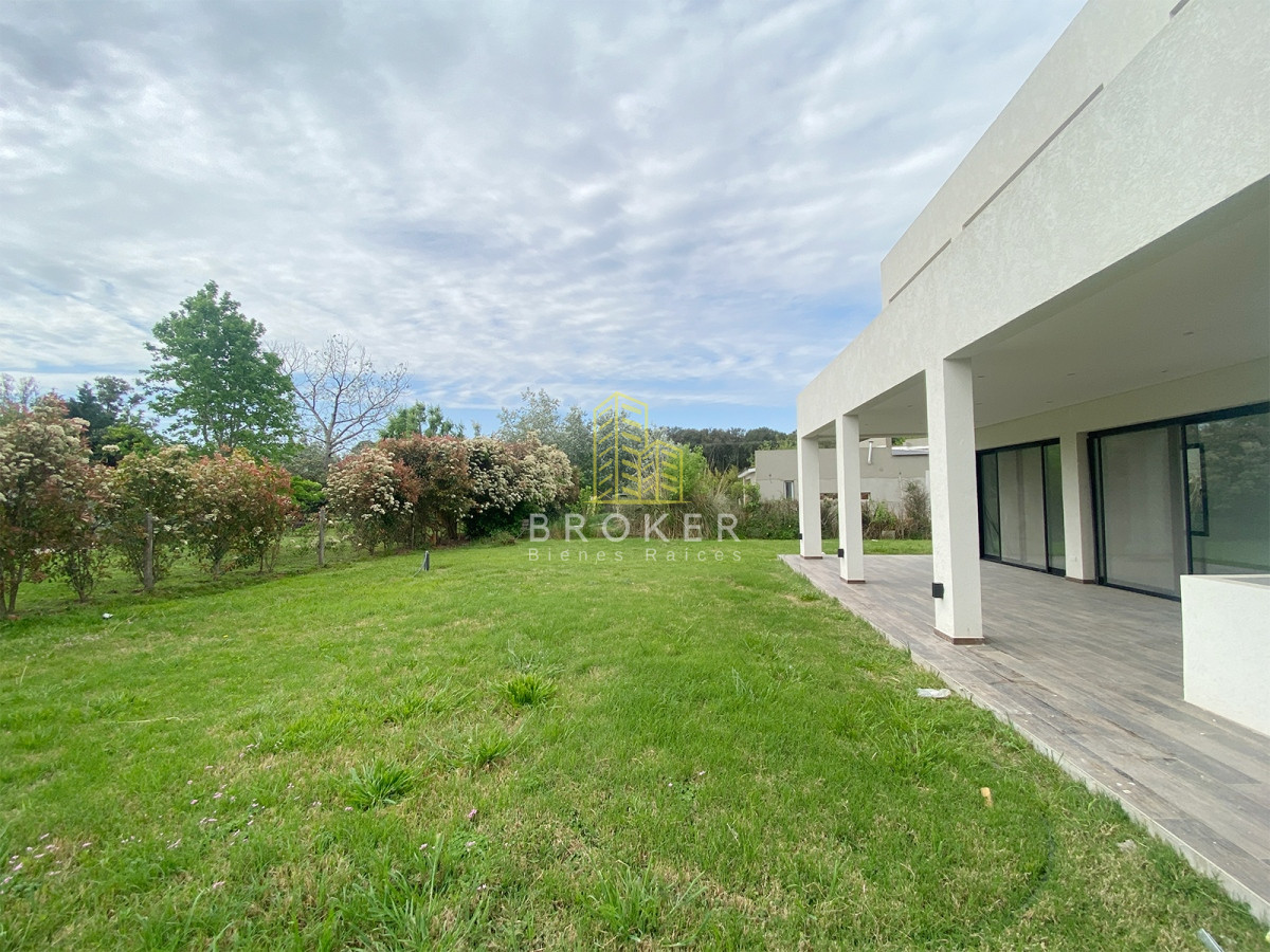 Casa ID.1900/Casa_a_Estrenar_en_Venta_en_Haras_Santa_María_-_Barrio_Los_Eucaliptos - Casa a Estrenar en Venta en Haras Santa María - Barrio Los Eucaliptos