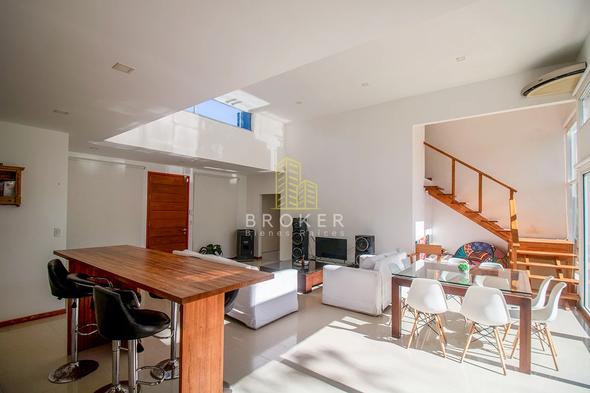 Casa ID.1833/Oportunidad_casa_en_venta_tres_dormitorios_en_Marly._Punta_del_Este,_Uruguay. - Venta Casa Punta del Este tres dormitorios piscina nueva! Zona Marly!