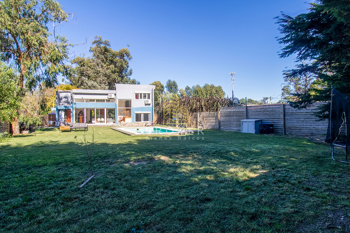 Casa ID.1833/Oportunidad_casa_en_venta_tres_dormitorios_en_Marly._Punta_del_Este,_Uruguay. - Venta Casa Punta del Este tres dormitorios piscina nueva! Zona Marly!