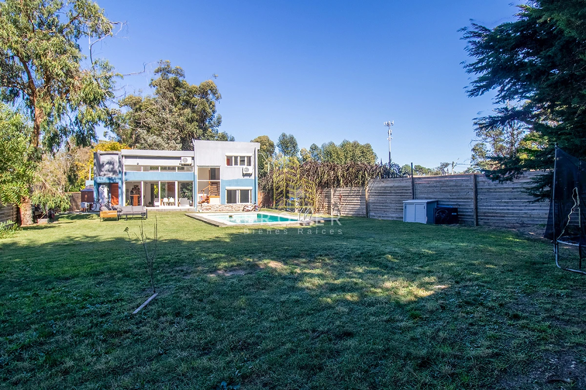 Casa ID.1833/Oportunidad_casa_en_venta_tres_dormitorios_en_Marly._Punta_del_Este,_Uruguay. - Venta Casa Punta del Este tres dormitorios piscina nueva! Zona Marly!