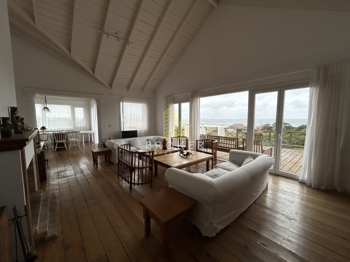 Casa ID.1173/Venta_y_alquiler_de_gran_casa_en_Montoya._Punta_del_Este,_Uruguay._ - Venta y alquiler de gran casa en Montoya. Punta del Este, Uruguay. 