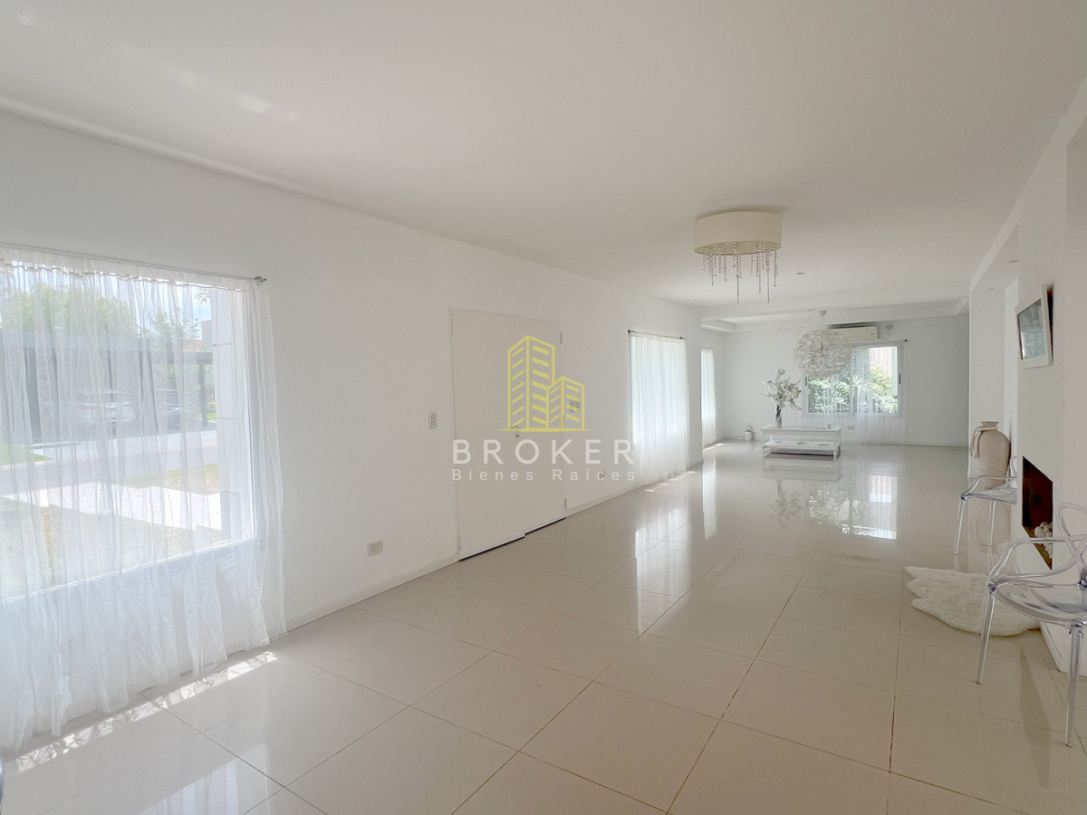 Casa ID.2238/Casa_en_Venta_en_Haras_Santa_María_-_Barrio_Los_Eucaliptos - Casa en Venta en Haras Santa María - Barrio Los Eucaliptos