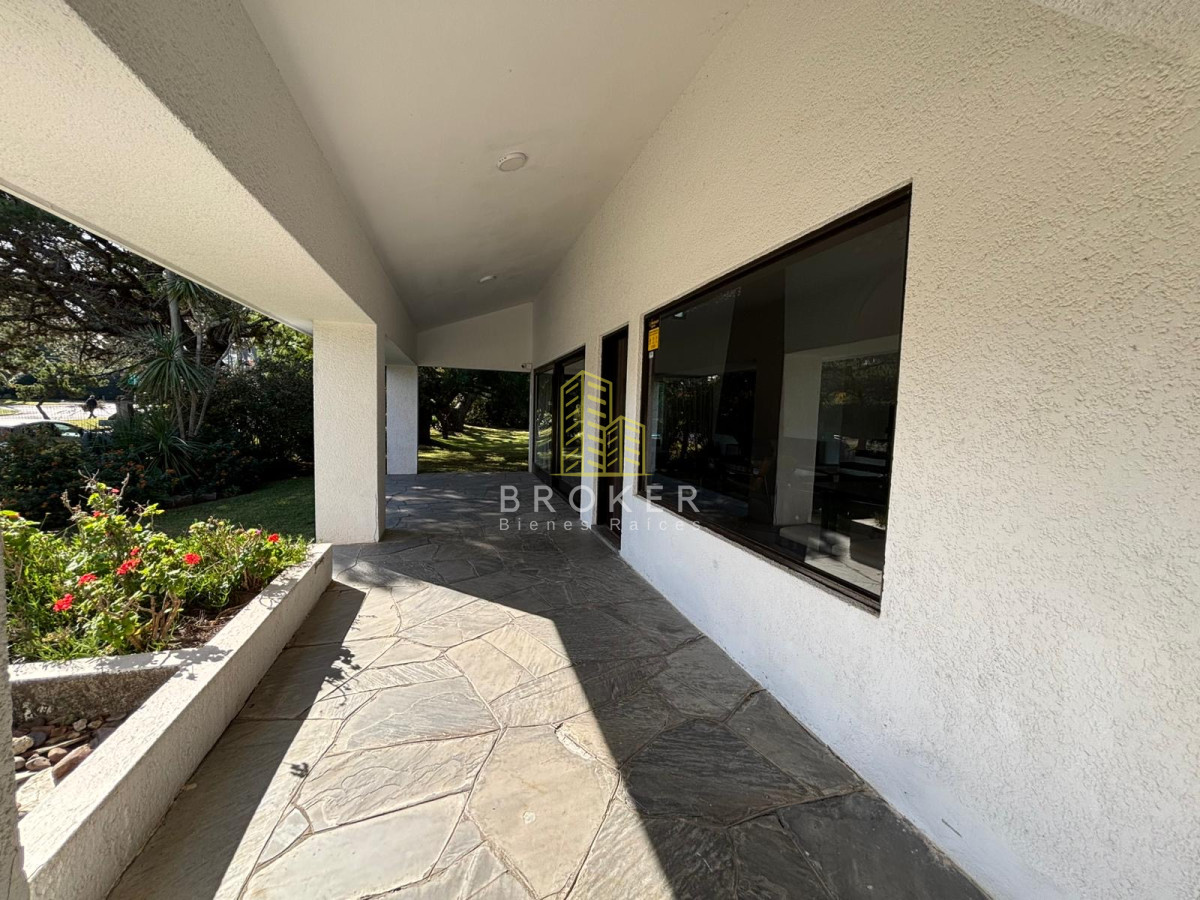 Casa ID.8747/Alquiler_anual_casa_en_zona_Playa_Mansa - Alquiler anual casa en zona Playa Mansa