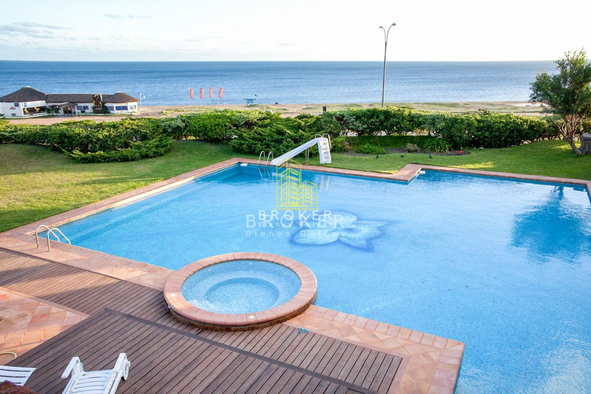 Casa ID.37/Venta_Mansión_frente_al_mar_en_Punta_Del_Este_Playa_Mansa - Venta Mansión frente al mar en Punta Del Este Playa Mansa