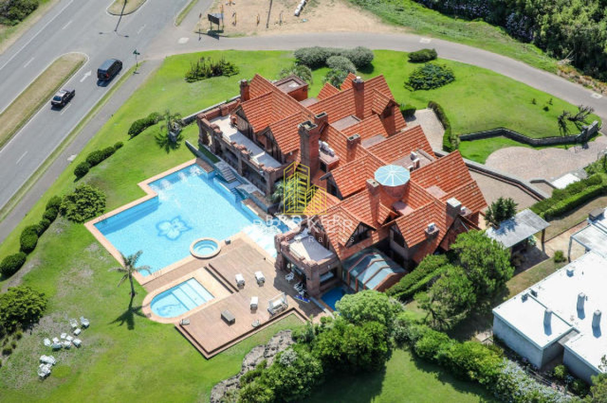 Casa ID.37/Venta_Mansión_frente_al_mar_en_Punta_Del_Este_Playa_Mansa - Venta Mansión frente al mar en Punta Del Este Playa Mansa