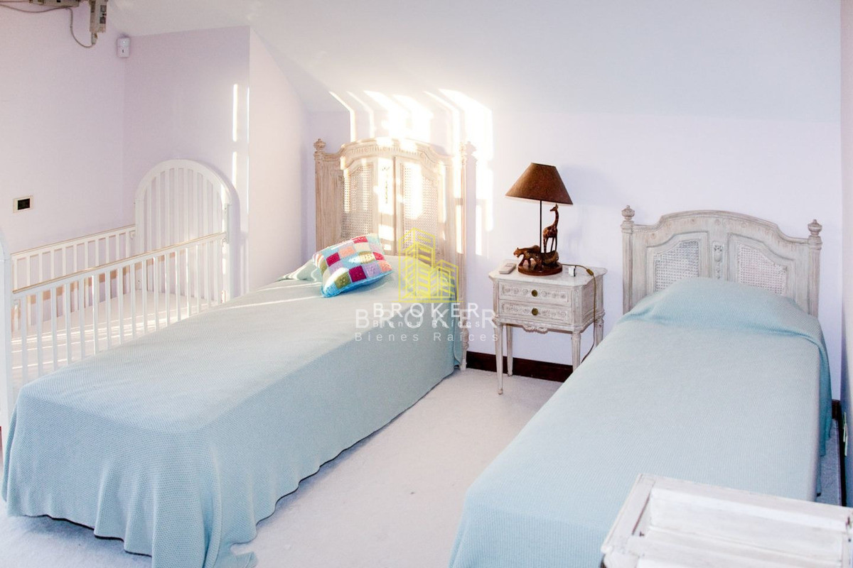Casa ID.37/Venta_Mansión_frente_al_mar_en_Punta_Del_Este_Playa_Mansa - Venta Mansión frente al mar en Punta Del Este Playa Mansa