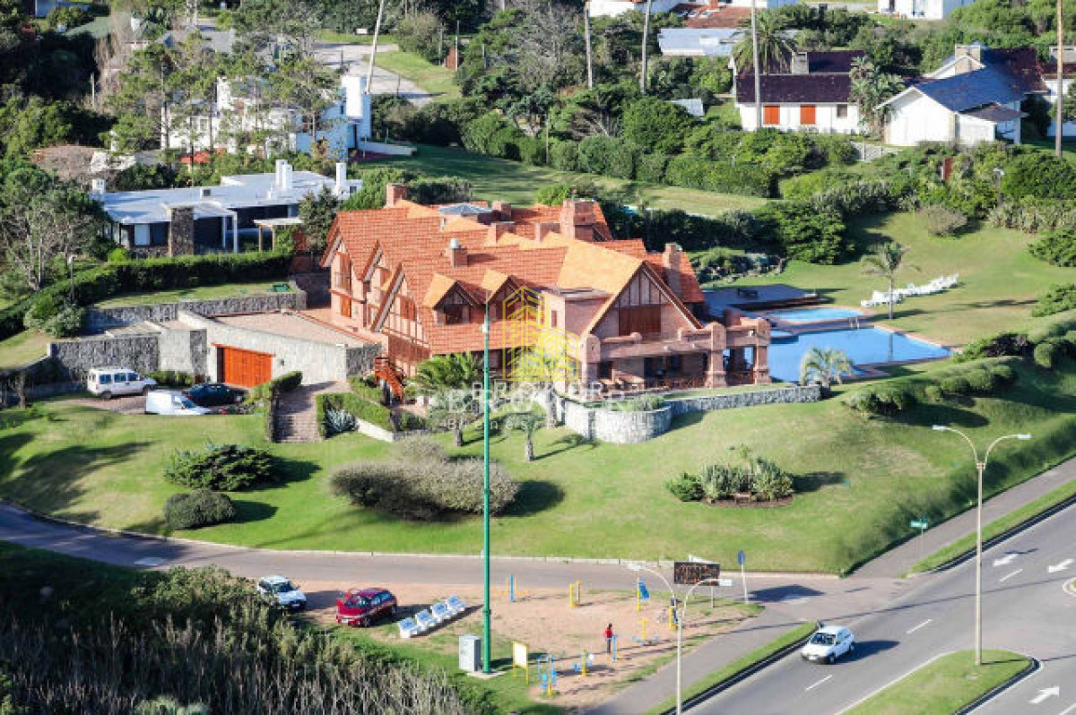 Casa ID.37/Venta_Mansión_frente_al_mar_en_Punta_Del_Este_Playa_Mansa - Venta Mansión frente al mar en Punta Del Este Playa Mansa