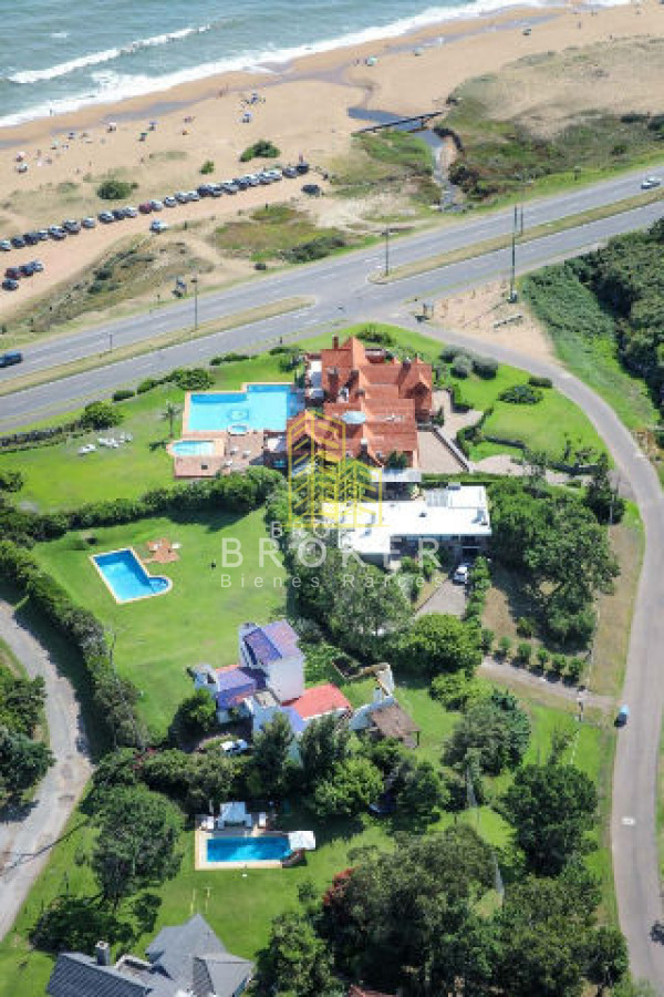 Casa ID.37/Venta_Mansión_frente_al_mar_en_Punta_Del_Este_Playa_Mansa - Venta Mansión frente al mar en Punta Del Este Playa Mansa