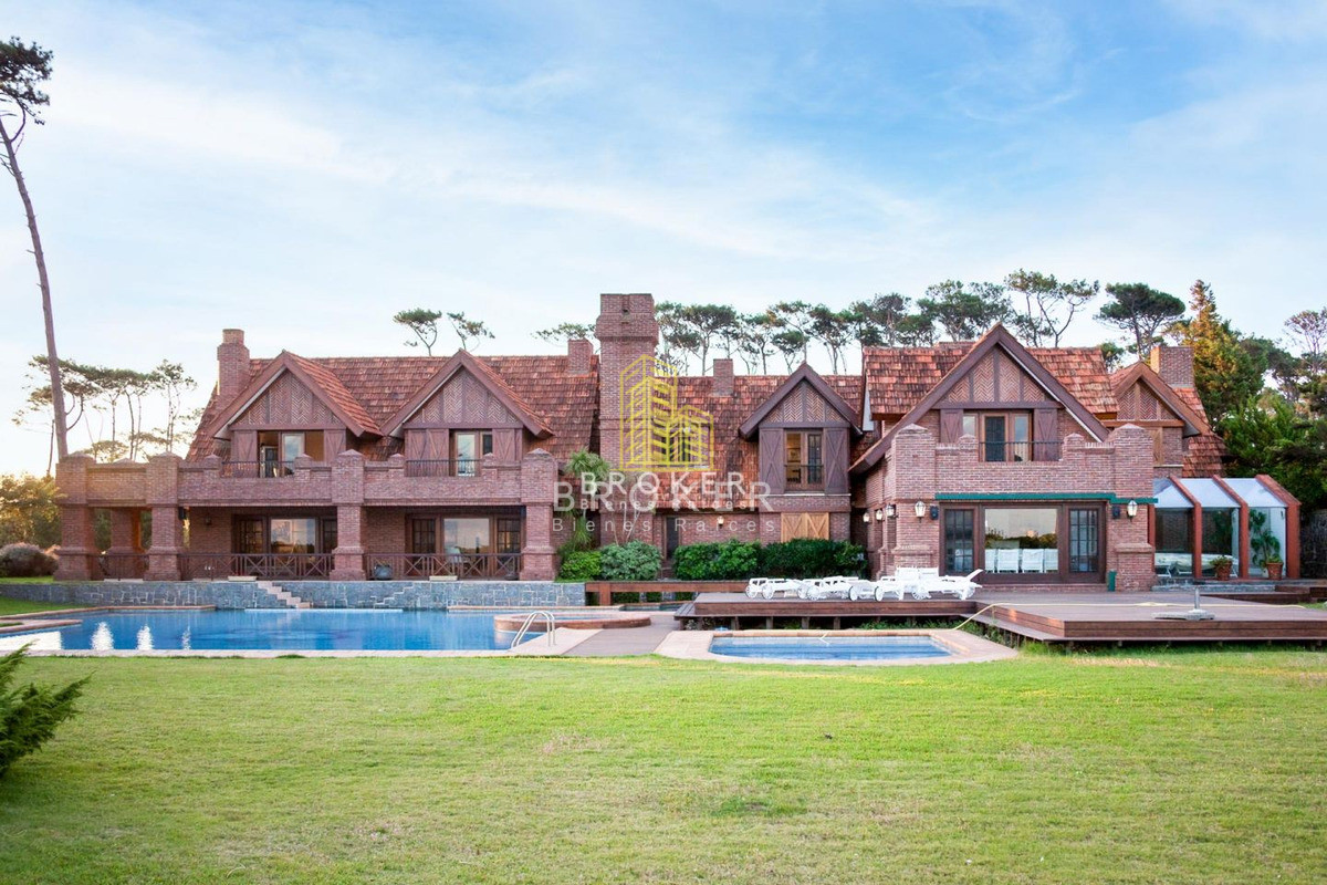 Casa ID.37/Venta_Mansión_frente_al_mar_en_Punta_Del_Este_Playa_Mansa - Venta Mansión frente al mar en Punta Del Este Playa Mansa