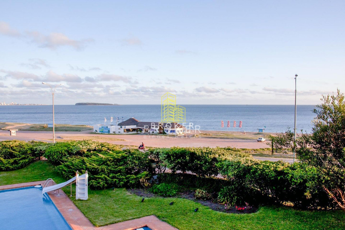 Casa ID.37/Venta_Mansión_frente_al_mar_en_Punta_Del_Este_Playa_Mansa - Venta Mansión frente al mar en Punta Del Este Playa Mansa