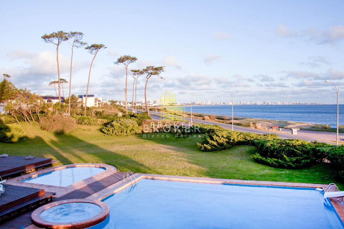 Casa ID.37/Venta_Mansión_frente_al_mar_en_Punta_Del_Este_Playa_Mansa - Venta Mansión frente al mar en Punta Del Este Playa Mansa