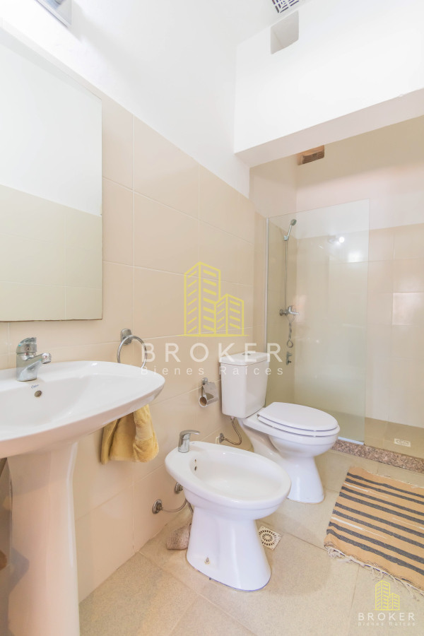 Casa ID.2155/venta_casa_3_dormitorios_mas_servicio_y_piscina_en_punta_gorda,_Montevideo._Uruguay - venta casa 3 dormitorios mas servicio y piscina en punta gorda, Montevideo. Uruguay
