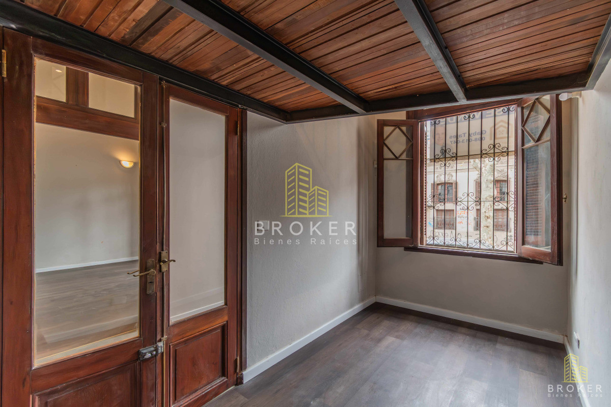 Casa ID.9363/Venta_Casa_Centro_4_dormitorios_reciclada! - Venta Casa Centro 4 dormitorios reciclada!