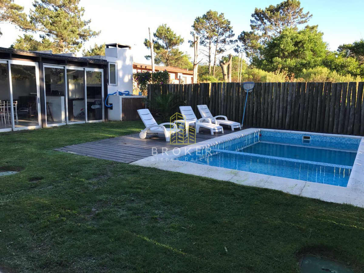Casa ID.1174/Alquiler_de_casa_moderna_en_Manantiales._Punta_del_Este,_Uruguay. - Alquiler de casa moderna en Manantiales. Punta del Este, Uruguay.