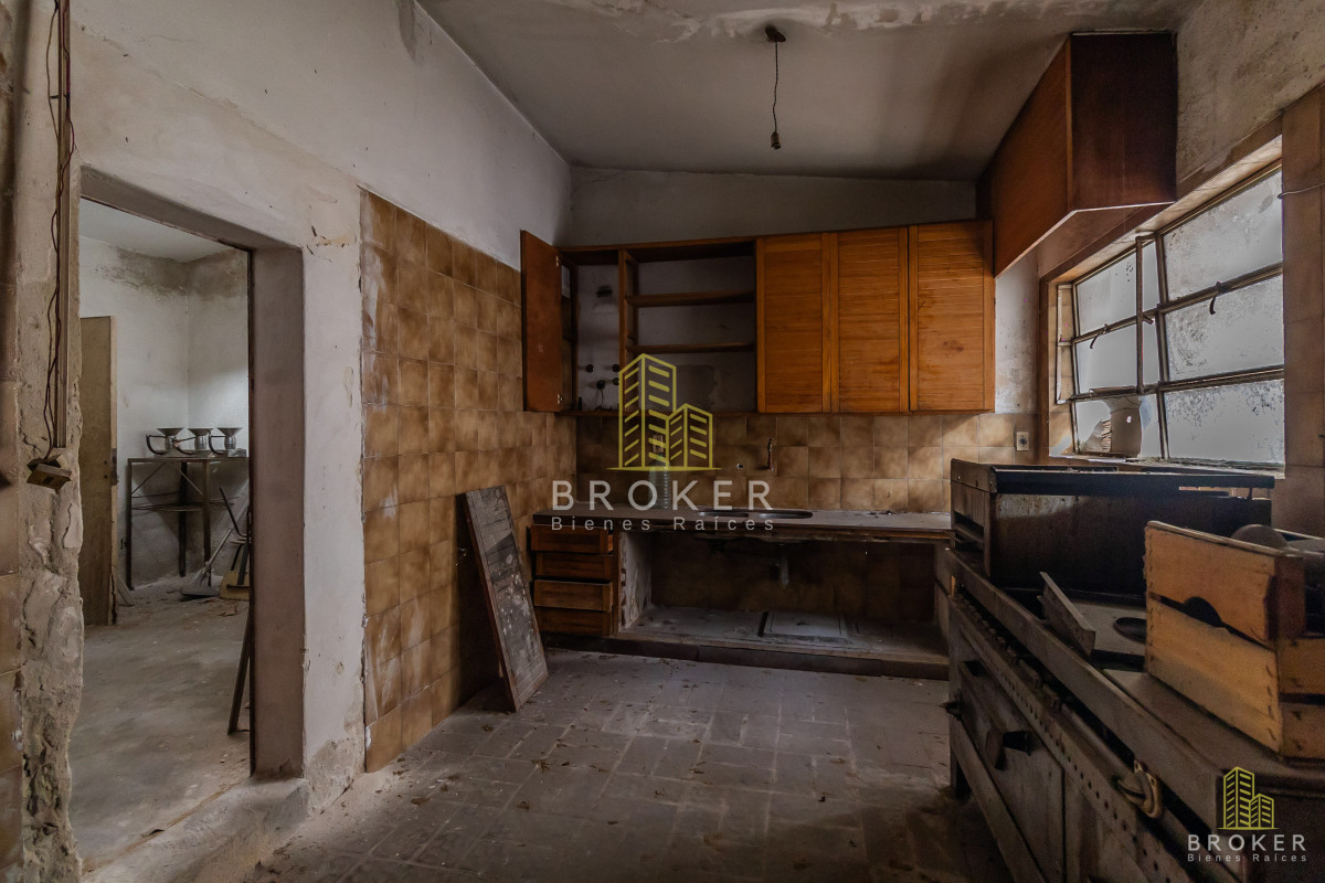 Casa ID.1961/Venta_de_Casa_y_Local_Comercial_Esquina_en_La_Unión,_Montevideo._Uruguay. - Venta de Casa y Local Comercial Esquina en La Unión, Montevideo. Uruguay.