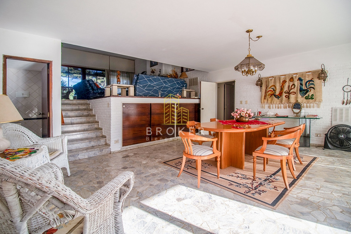 Casa ID.571/Venta_de_Casa_4_dormitorio_Playa_Mansa - Venta de Casa 4 dormitorio con Piscina Climatizada Playa Mansa. . Punta del Este, Uruguay.