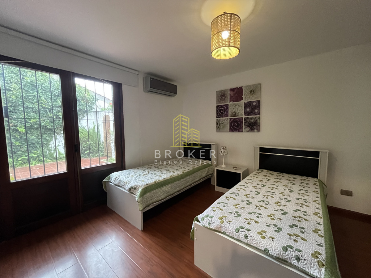 Casa ID.2451/Venta_Casa_de_6_dormitorios_Punta_del_Este_Playa_Mansa_con_Piscina_y_Parrillero_Punta_del_Este_Maldonado_ - Venta Casa de 6 dormitorios Punta del Este Playa Mansa con Piscina y Parrillero Punta del Este Maldonado 