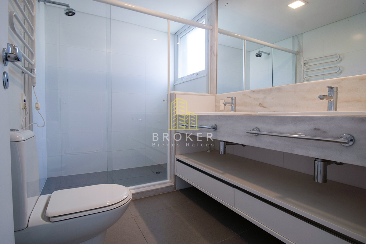 Casa ID.805/Venta_de_casa_de_categoria_en_Boulevard_Park,_Punta_del_Este._ - Venta de casa de categoria en Boulevard Park, Punta del Este. 