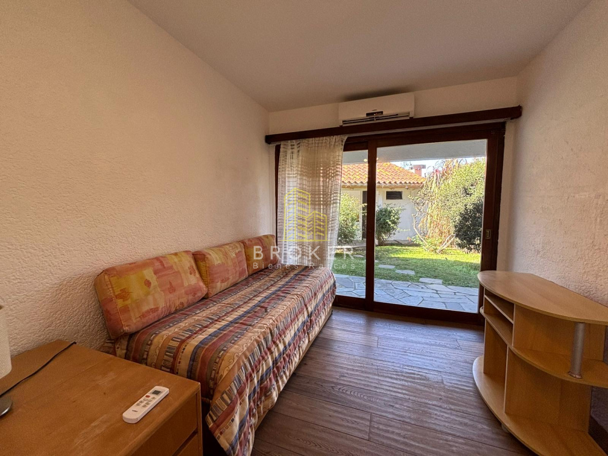 Casa ID.8747/Alquiler_anual_casa_en_zona_Playa_Mansa - Alquiler anual casa en zona Playa Mansa