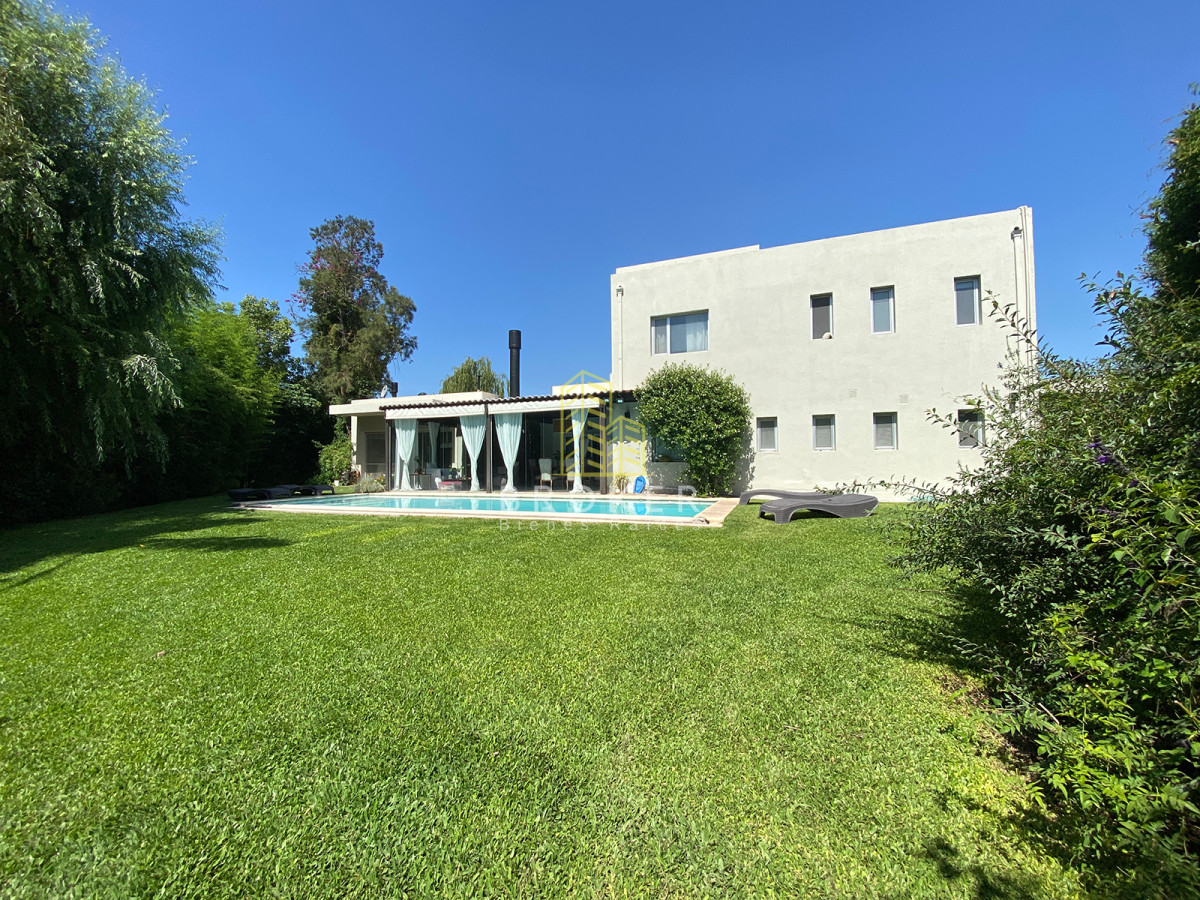 Casa ID.2221/Casa_en_Venta_en_Haras_Santa_María_-_Barrio_Las_Lomas - Casa en Venta en Haras Santa María - Barrio Las Lomas