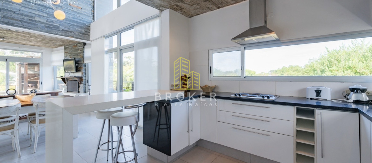 Casa ID.9036/Casa_en_Venta_3_dormitorios_con_vista_al_mar_en_barrio_privado_San_Vicente,_Manantiales - Casa en Venta 3 dormitorios con vista al mar en barrio privado San Vicente, Manantiales