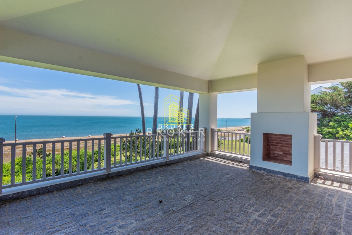 Casa ID.49/Venta_Mansión_frente_al_mar_en_Punta_del_Este_-_Playa_Mansa_ - Venta Mansión frente al mar en Punta del Este - Playa Mansa 
