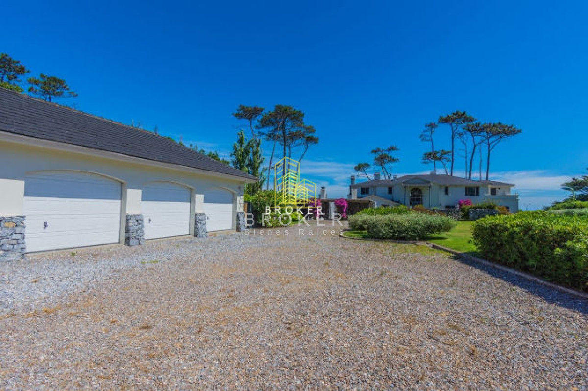 Casa ID.49/Venta_Mansión_frente_al_mar_en_Punta_del_Este_-_Playa_Mansa_ - Venta Mansión frente al mar en Punta del Este - Playa Mansa 