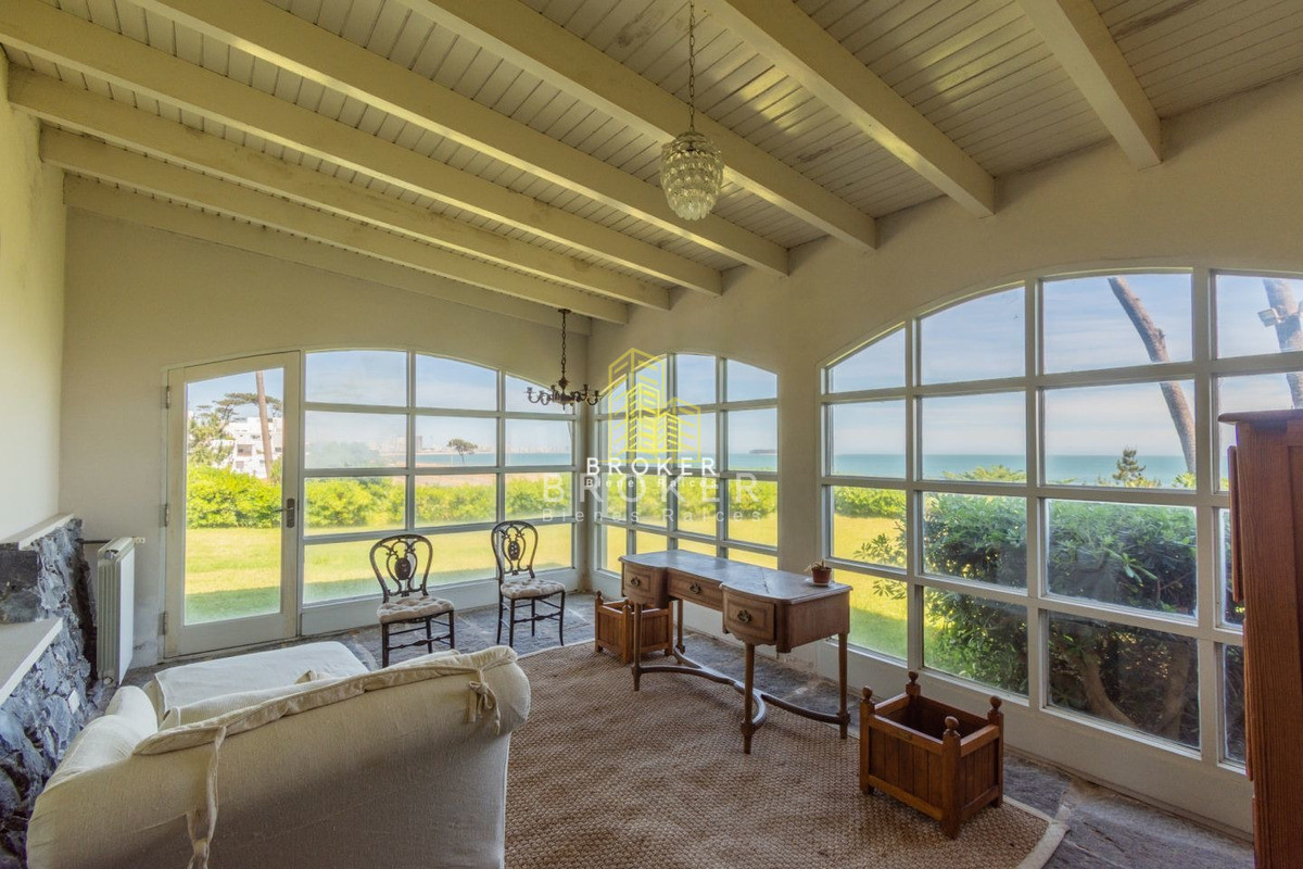 Casa ID.49/Venta_Mansión_frente_al_mar_en_Punta_del_Este_-_Playa_Mansa_ - Venta Mansión frente al mar en Punta del Este - Playa Mansa 