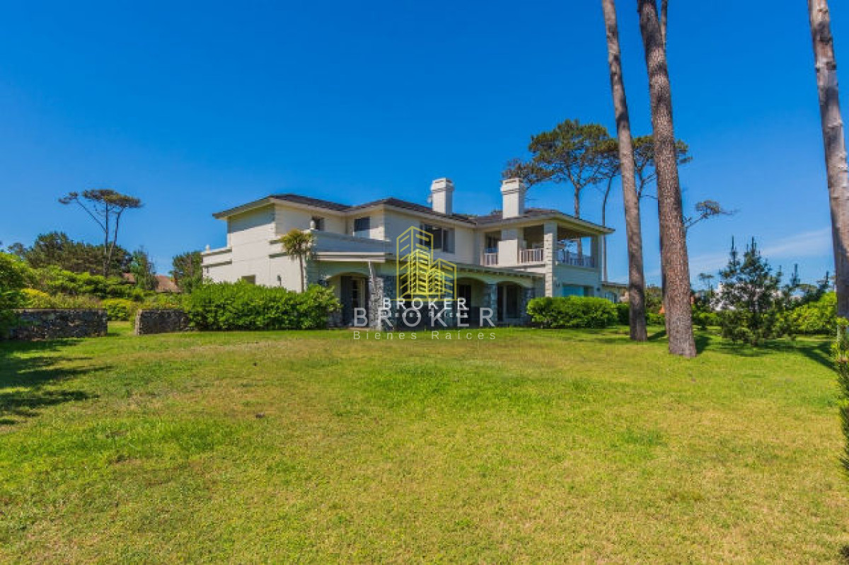 Casa ID.49/Venta_Mansión_frente_al_mar_en_Punta_del_Este_-_Playa_Mansa_ - Venta Mansión frente al mar en Punta del Este - Playa Mansa 