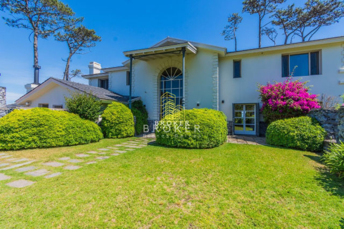 Casa ID.49/Venta_Mansión_frente_al_mar_en_Punta_del_Este_-_Playa_Mansa_ - Venta Mansión frente al mar en Punta del Este - Playa Mansa 