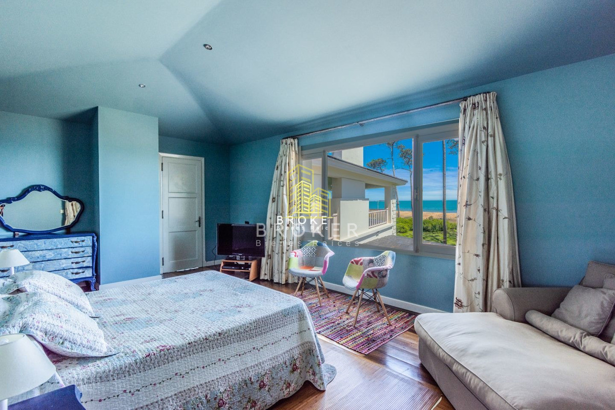 Casa ID.49/Venta_Mansión_frente_al_mar_en_Punta_del_Este_-_Playa_Mansa_ - Venta Mansión frente al mar en Punta del Este - Playa Mansa 