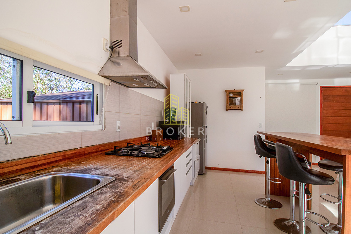 Casa ID.1833/Oportunidad_casa_en_venta_tres_dormitorios_en_Marly._Punta_del_Este,_Uruguay. - Venta Casa Punta del Este tres dormitorios piscina nueva! Zona Marly!