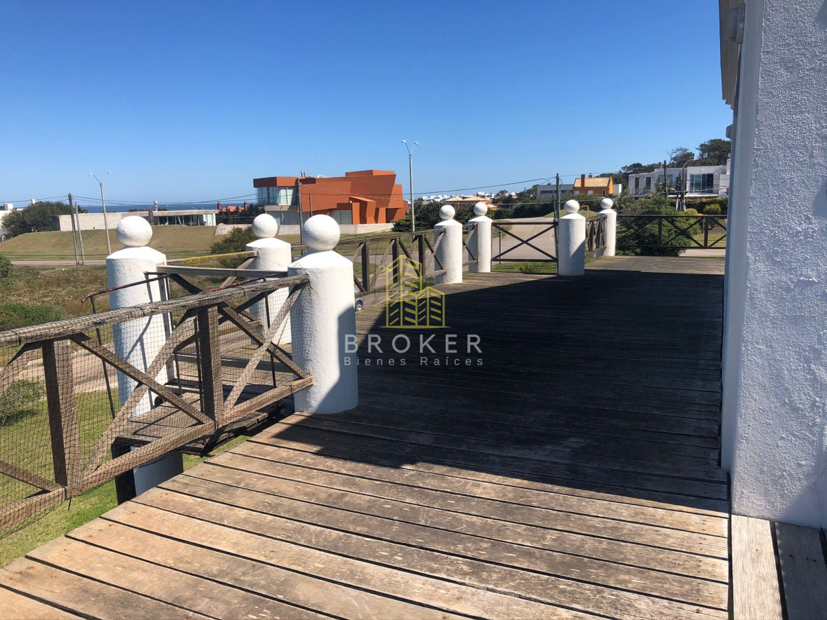 Casa ID.1173/Venta_y_alquiler_de_gran_casa_en_Montoya._Punta_del_Este,_Uruguay._ - Venta y alquiler de gran casa en Montoya. Punta del Este, Uruguay. 