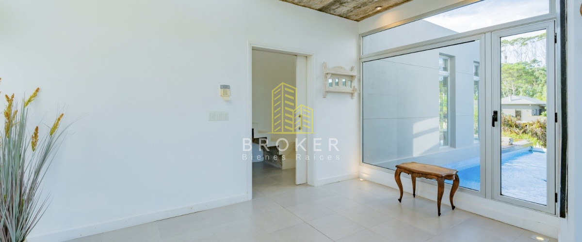 Casa ID.9036/Casa_en_Venta_3_dormitorios_con_vista_al_mar_en_barrio_privado_San_Vicente,_Manantiales - Casa en Venta 3 dormitorios con vista al mar en barrio privado San Vicente, Manantiales