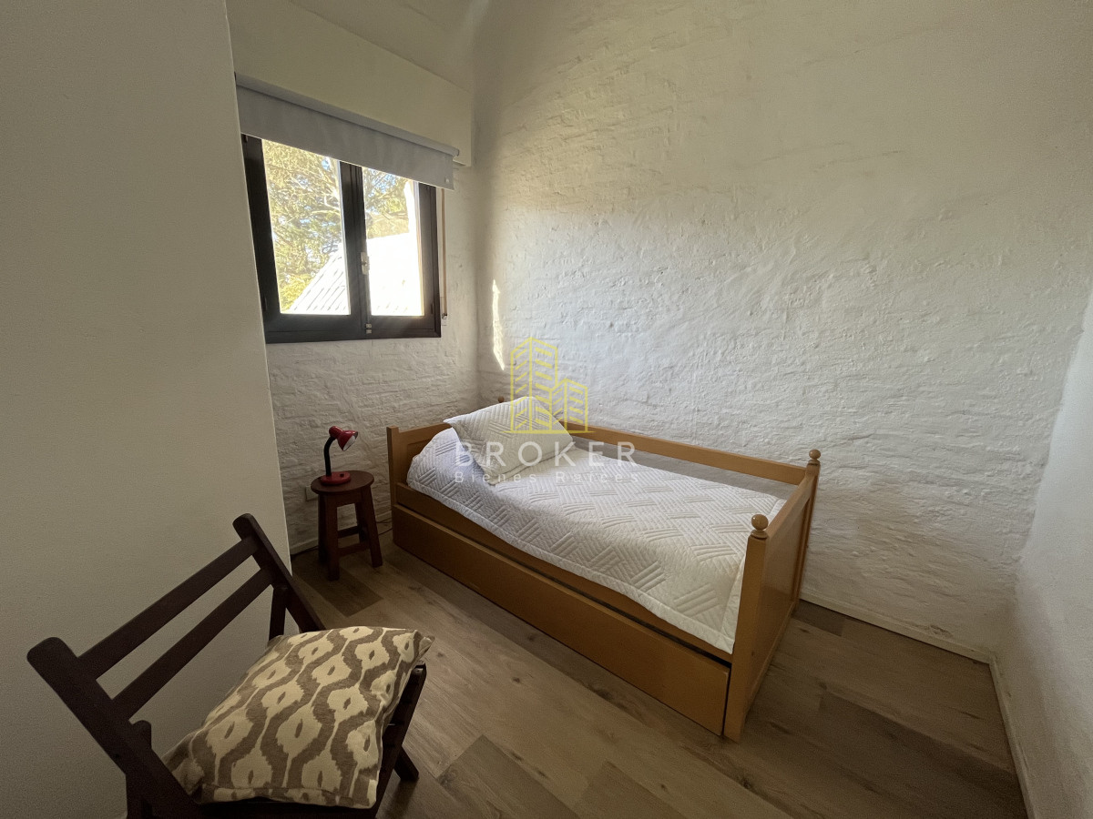 Casa ID.9252/Venta_Casa_Punta_del_Este_4_dormitorios_en_Barrio_Marly_Punta_del_Este_con_piscina_ - Venta Casa Punta del Este 4 dormitorios en Barrio Marly Punta del Este con piscina 