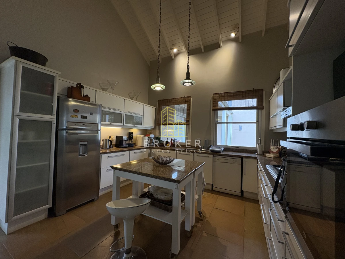 Casa ID.76/Venta_Casa_La_Barra_Punta_Del_Este_Broker_ - Venta De Icónica Casa de Lujo en la Barra, una casa de revista de gran nivel 