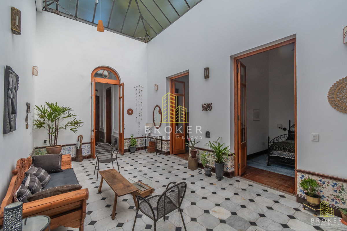 Casa ID.8475/Venta_de_Casa_en_Parque_Rodó_reciclada! - Venta de Casa en Parque Rodó reciclada!