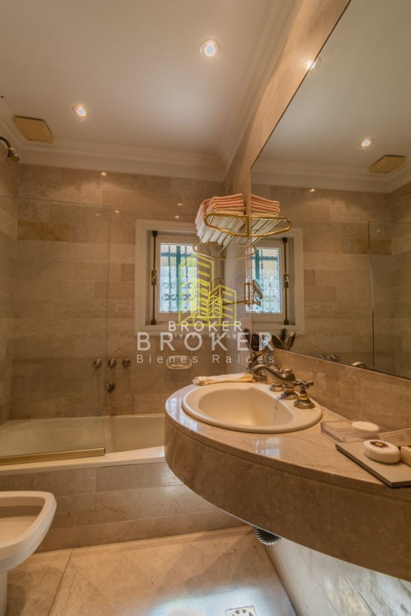 Casa ID.52 - Venta Mansión Casa Carrasco Rambla Residencia De Estilo Con 6 Suites 