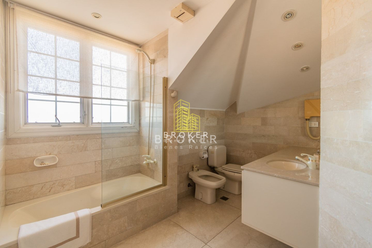 Casa ID.52 - Venta Mansión Casa Carrasco Rambla Residencia De Estilo Con 6 Suites 