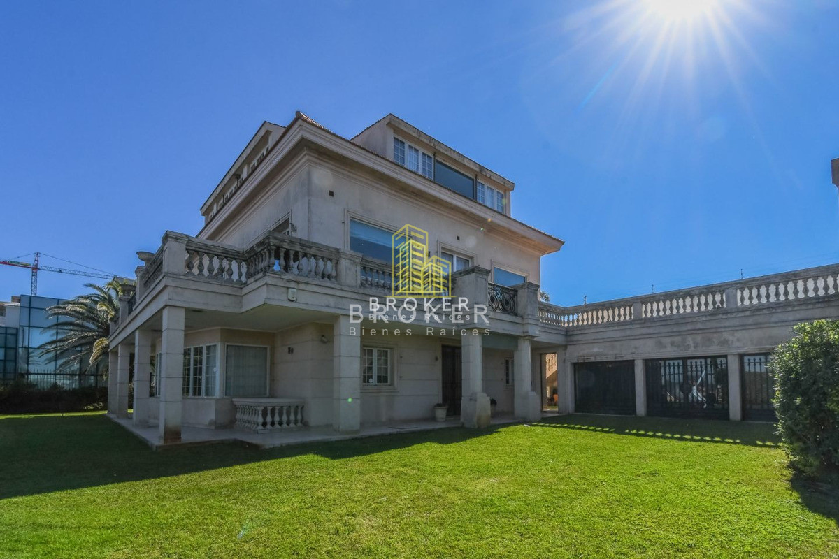 Casa ID.52 - Venta Mansión Casa Carrasco Rambla Residencia De Estilo Con 6 Suites 